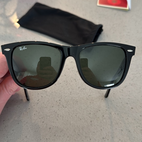 Ray-ban wayfarer sunglasses - Picture 6 of 6